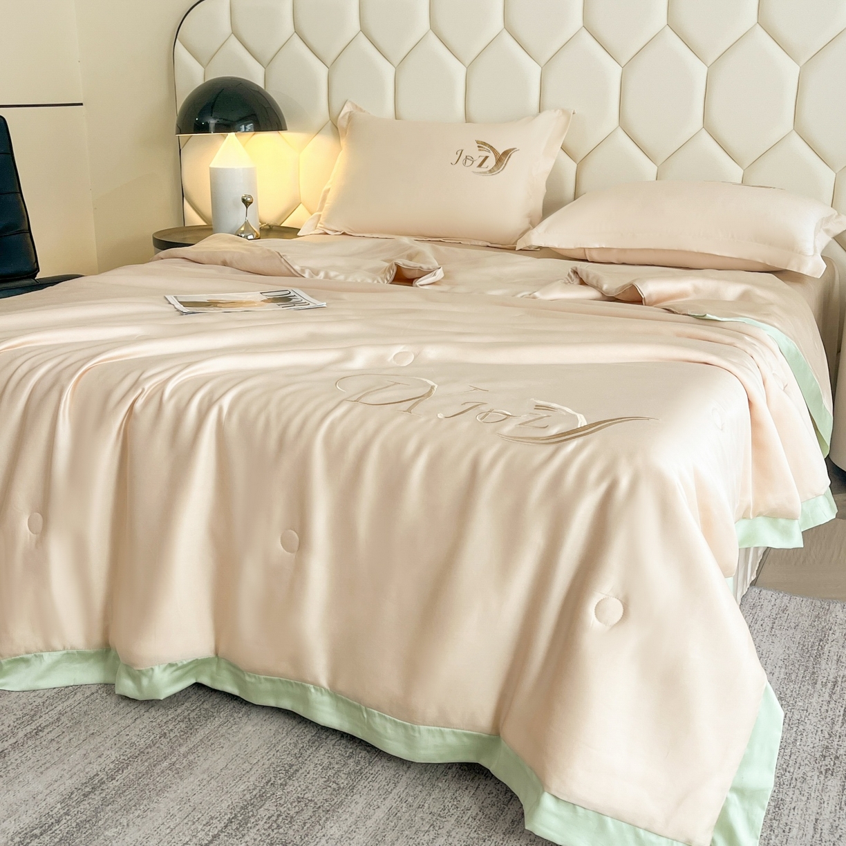 91家纺网 家纺一手货源 找家纺 蕾诺家纺 2026新款水洗真丝夏被纯色宽边夏被 水洗真丝-香槟金