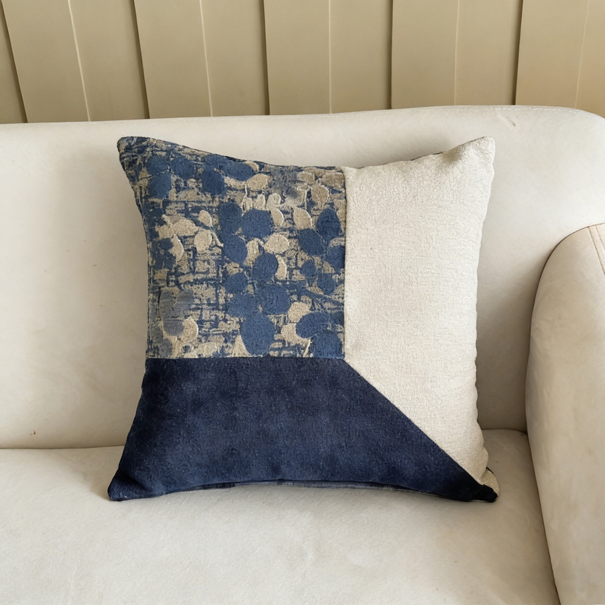 91家纺网 家纺一手货源 找家纺 （总）新奇异 2025新款雪尼尔三拼水墨叶抱枕