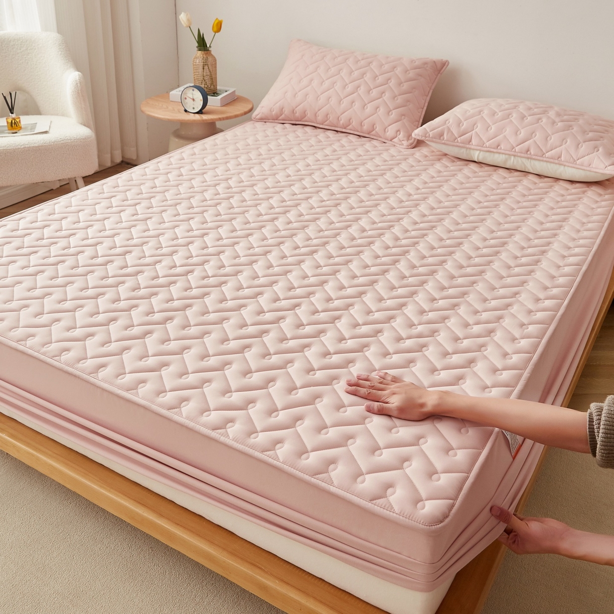 91家纺网 家纺一手货源 找家纺 （总）蕾诺家纺 2026新款纯棉全包裹床罩防滑防尘夹棉床笠-波浪纹