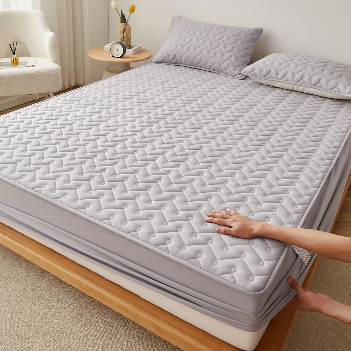 91家纺网 家纺一手货源 找家纺 （总）蕾诺家纺 2026新款纯棉全包裹床罩防滑防尘夹棉床笠-波浪纹