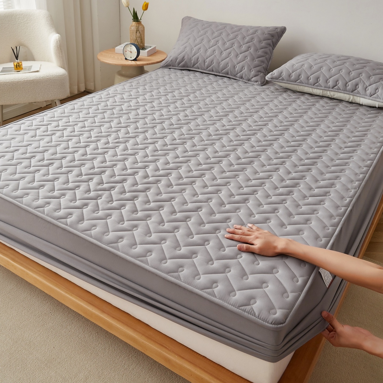 91家纺网 家纺一手货源 找家纺 （总）蕾诺家纺 2026新款纯棉全包裹床罩防滑防尘夹棉床笠-波浪纹