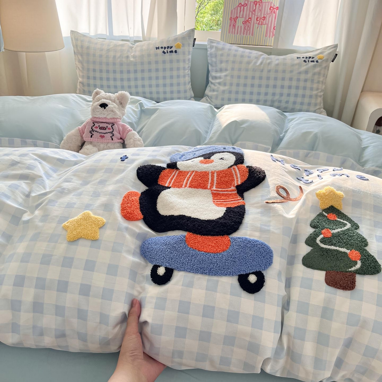 91家纺网 家纺一手货源 找家纺 涵宸家纺 2026新款全棉印花毛巾绣四件套 活力企鹅