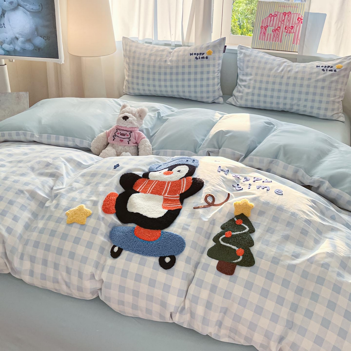 91家纺网 家纺一手货源 找家纺 涵宸家纺 2026新款全棉印花毛巾绣四件套 活力企鹅