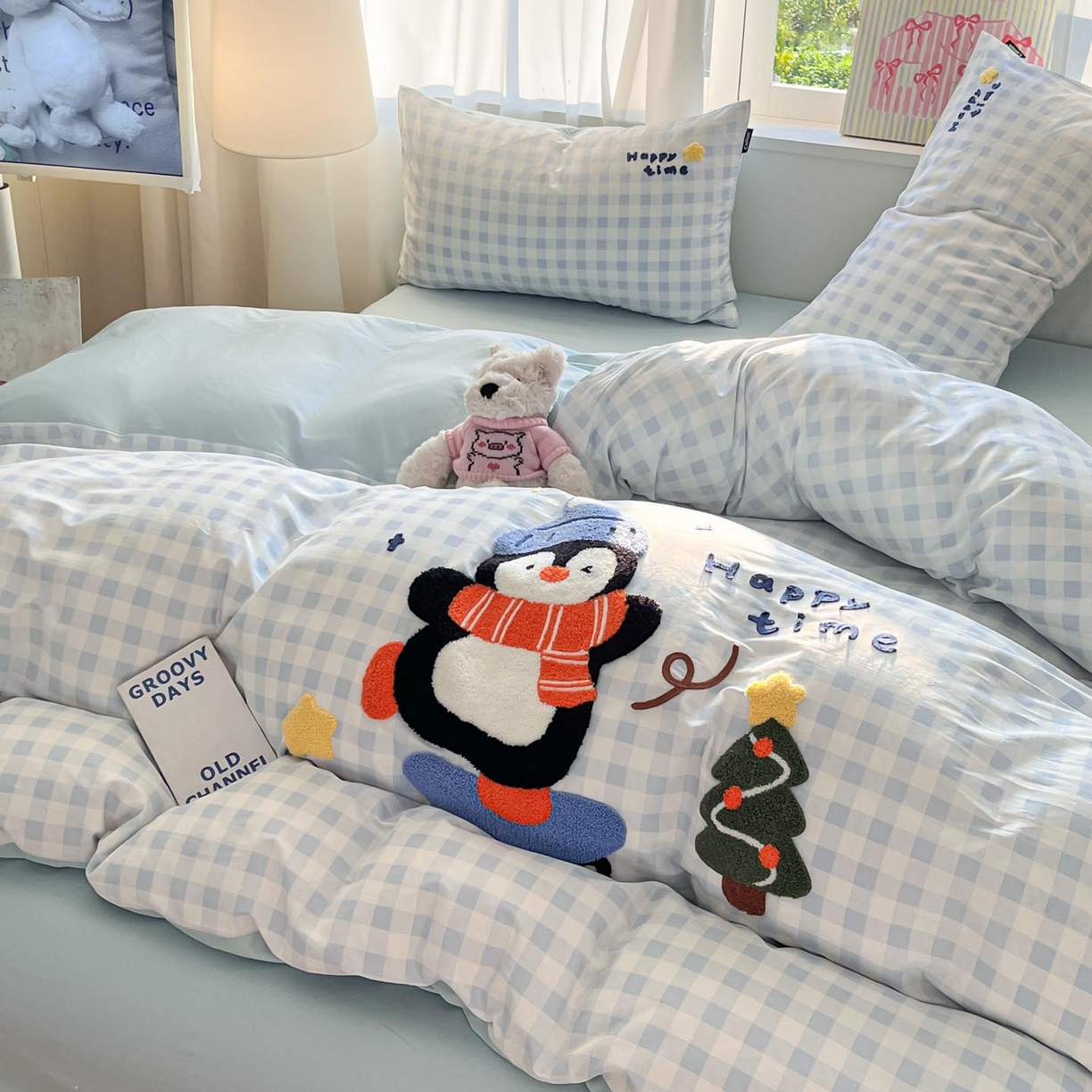 91家纺网 家纺一手货源 找家纺 涵宸家纺 2026新款全棉印花毛巾绣四件套 活力企鹅