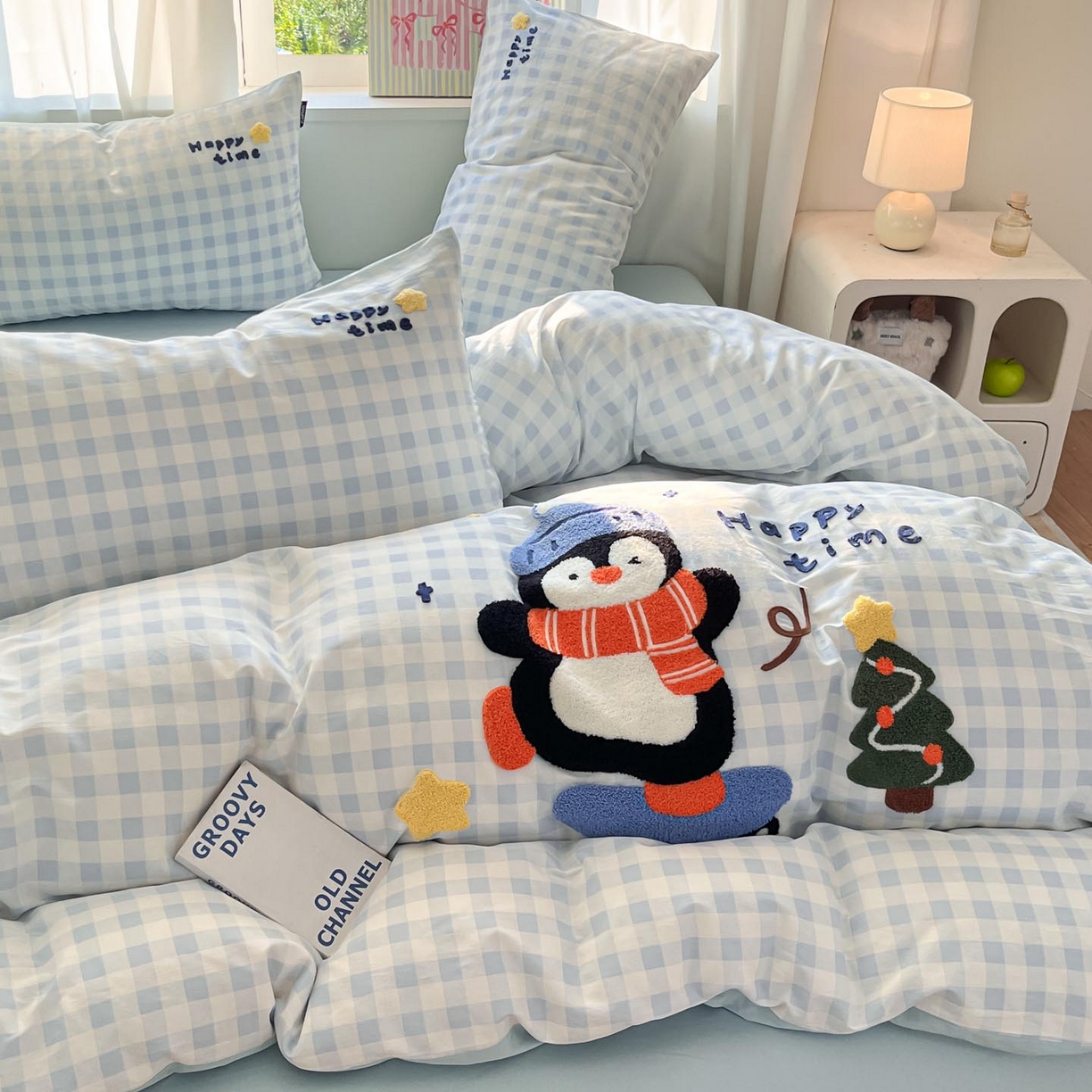 91家纺网 家纺一手货源 找家纺 涵宸家纺 2026新款全棉印花毛巾绣四件套 活力企鹅