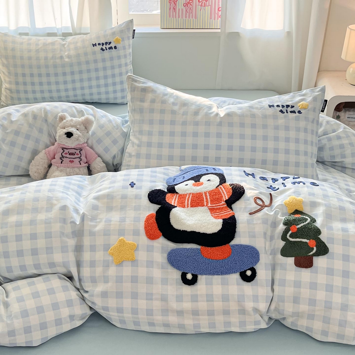 91家纺网 家纺一手货源 找家纺 涵宸家纺 2026新款全棉印花毛巾绣四件套 活力企鹅