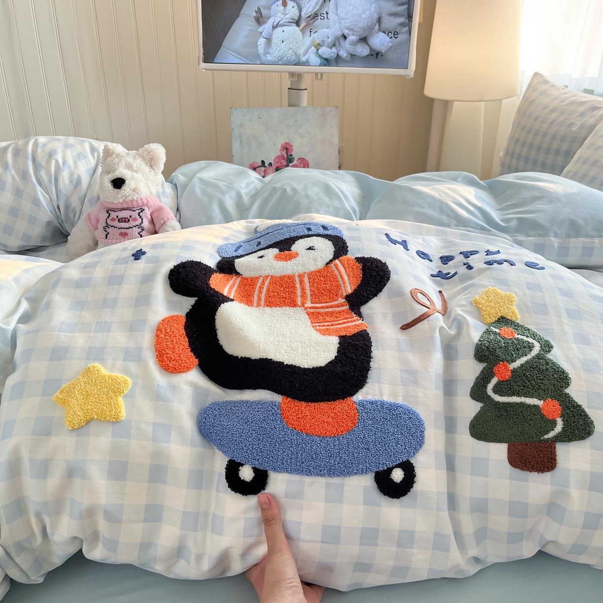 91家纺网 家纺一手货源 找家纺 涵宸家纺 2026新款全棉印花毛巾绣四件套 活力企鹅