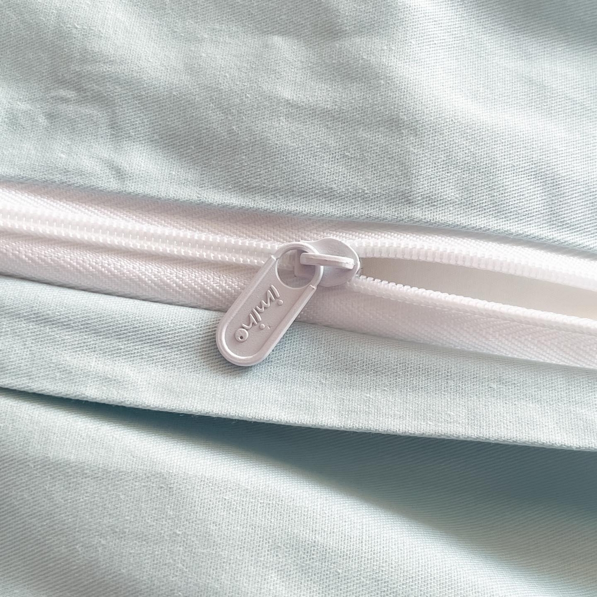 91家纺网 家纺一手货源 找家纺 涵宸家纺 2026新款全棉印花毛巾绣四件套 活力企鹅