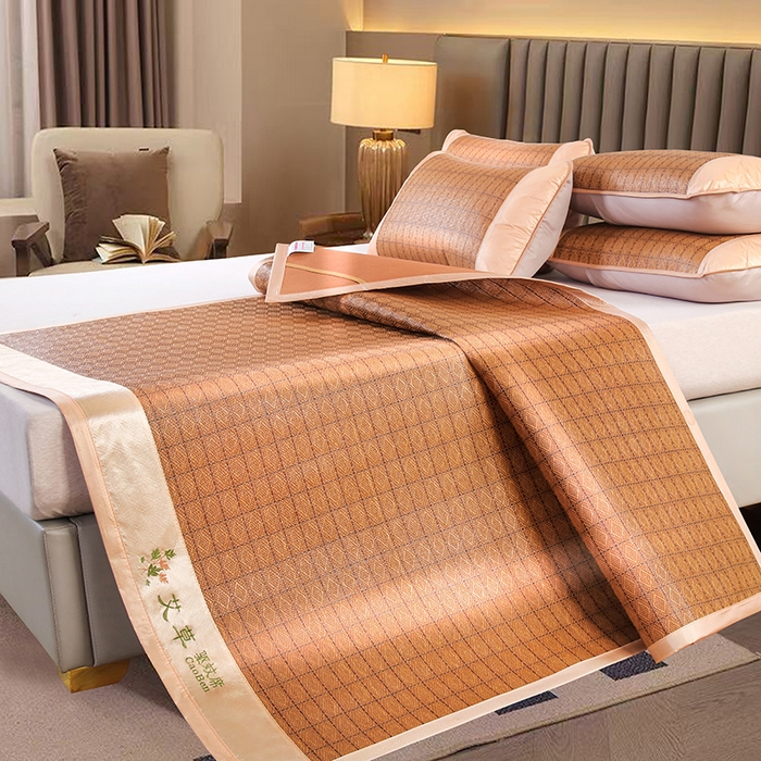 91家纺网 家纺一手货源 找家纺 步步高席业 2026新款艾草刺绣宽边凉席藤席 罗马格