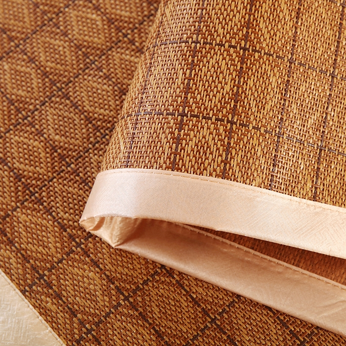 91家纺网 家纺一手货源 找家纺 步步高席业 2026新款艾草刺绣宽边凉席藤席 罗马格