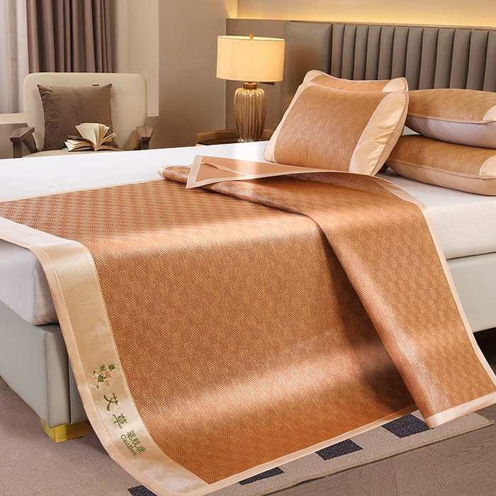 91家纺网 家纺一手货源 找家纺 步步高席业 2026新款艾草刺绣宽边凉席藤席 经典格