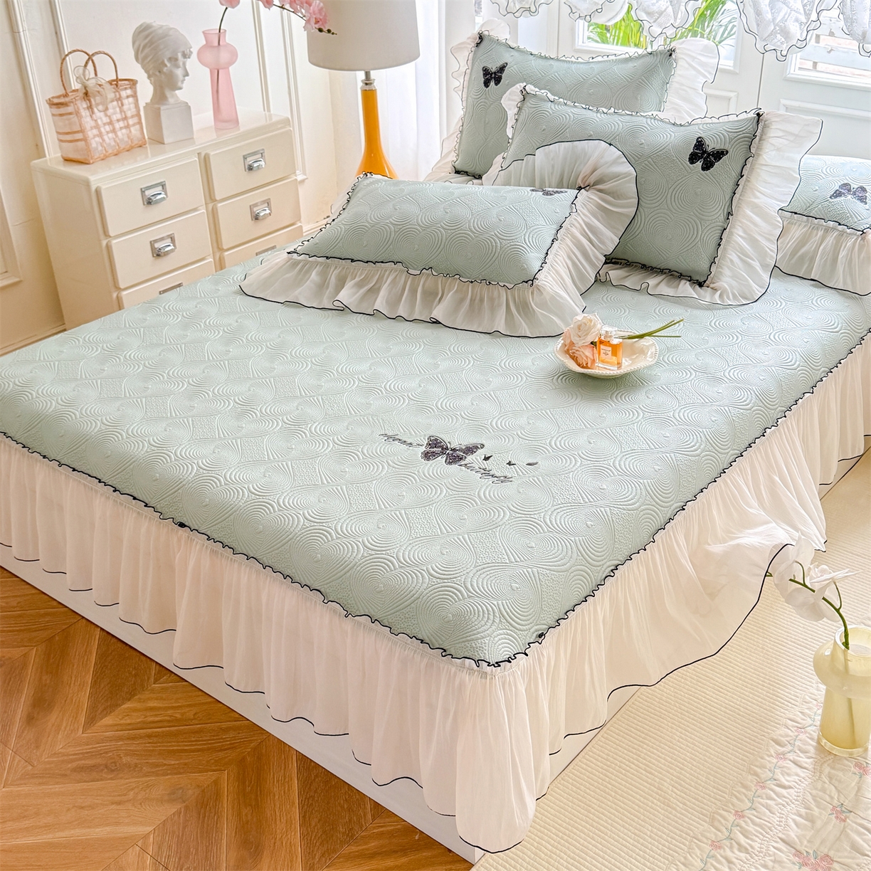 91家纺网 家纺一手货源 找家纺 优贝家纺 2026新款-高克重PE聚乙中分子提花刺绣法式花边复合凉感软席 蝶恋-湖水绿