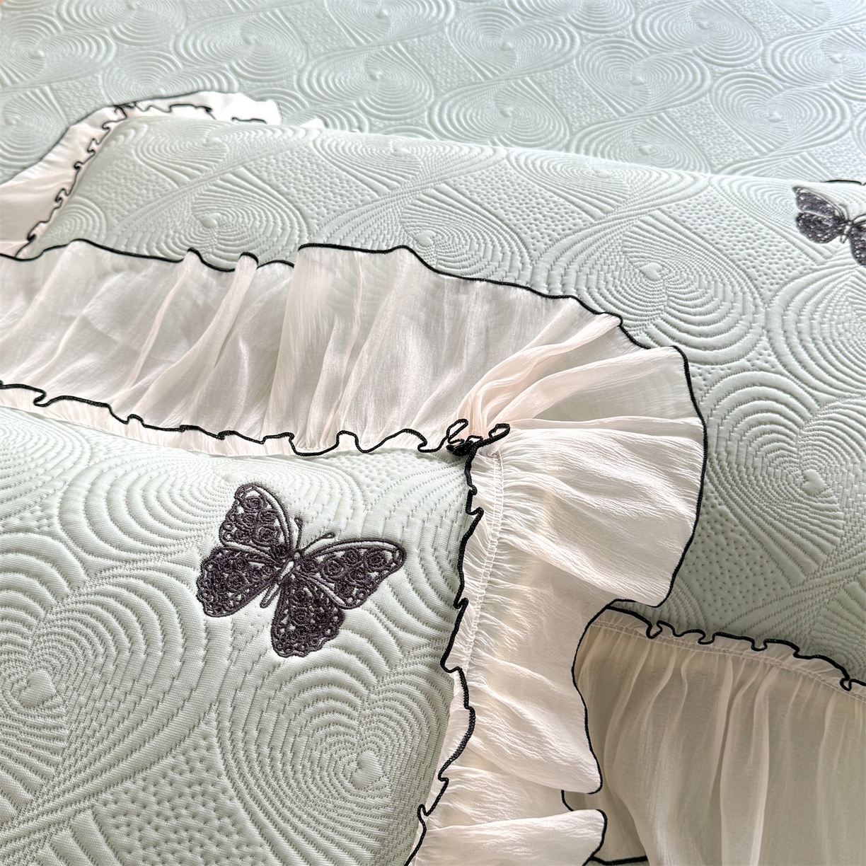 91家纺网 家纺一手货源 找家纺 优贝家纺 2026新款-高克重PE聚乙中分子提花刺绣法式花边复合凉感软席 蝶恋-湖水绿