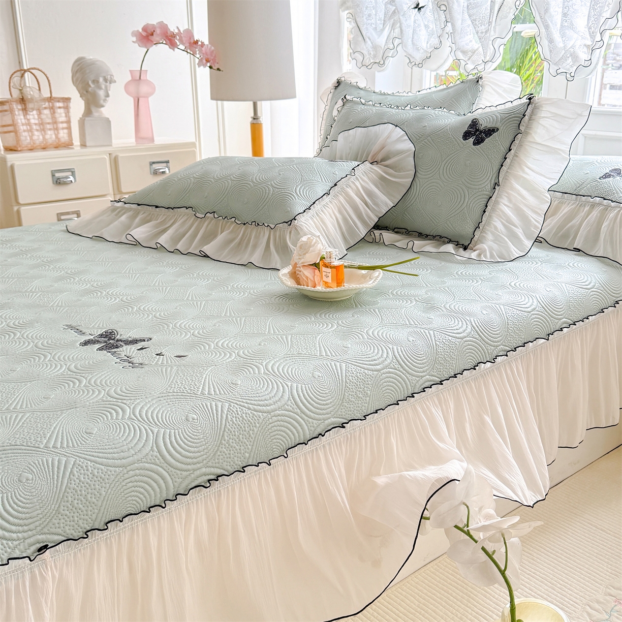 91家纺网 家纺一手货源 找家纺 优贝家纺 2026新款-高克重PE聚乙中分子提花刺绣法式花边复合凉感软席 蝶恋-湖水绿