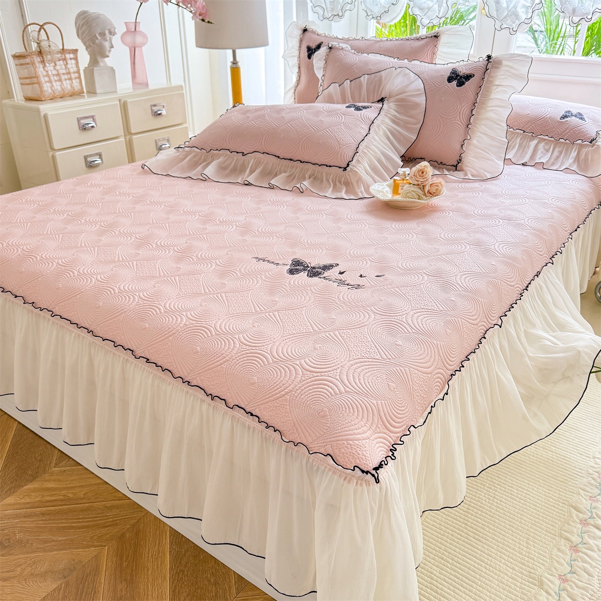 91家纺网 家纺一手货源 找家纺 优贝家纺 2026新款-高克重PE聚乙中分子提花刺绣法式花边复合凉感软席 蝶恋-蜜桃粉