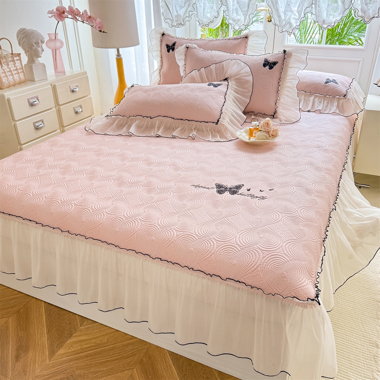 91家纺网 家纺一手货源 找家纺 优贝家纺 2026新款-高克重PE聚乙中分子提花刺绣法式花边复合凉感软席 蝶恋-蜜桃粉