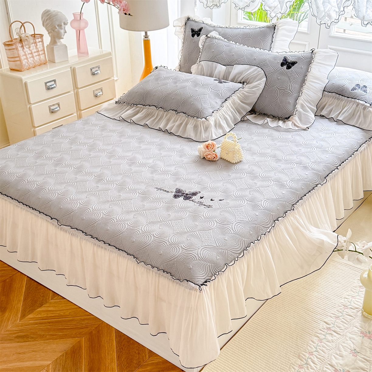 91家纺网 家纺一手货源 找家纺 优贝家纺 2026新款-高克重PE聚乙中分子提花刺绣法式花边复合凉感软席 蝶恋-绅士灰