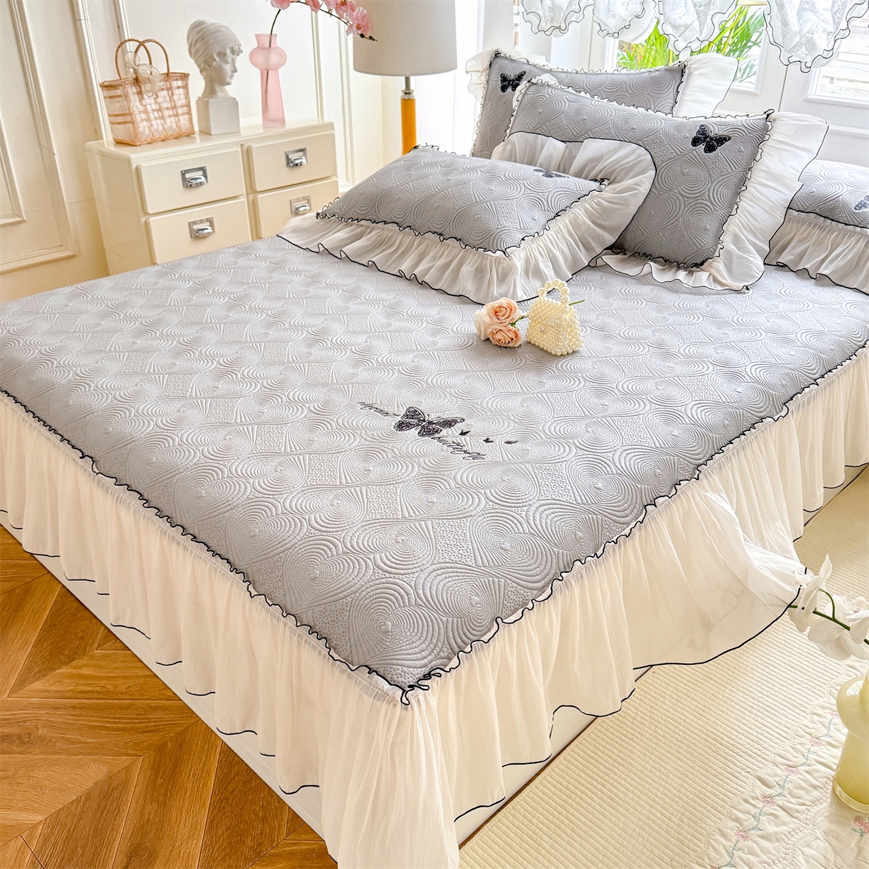 91家纺网 家纺一手货源 找家纺 优贝家纺 2026新款-高克重PE聚乙中分子提花刺绣法式花边复合凉感软席 蝶恋-绅士灰