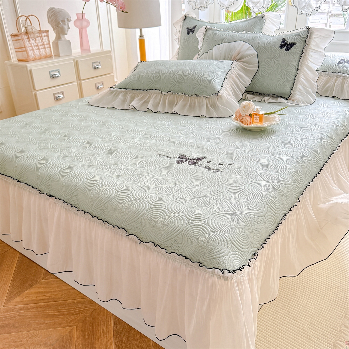 91家纺网 家纺一手货源 找家纺 绒棉世家 2026新款-高克重PE聚乙中分子提花刺绣法式花边复合凉感软席 蝶恋-湖水绿