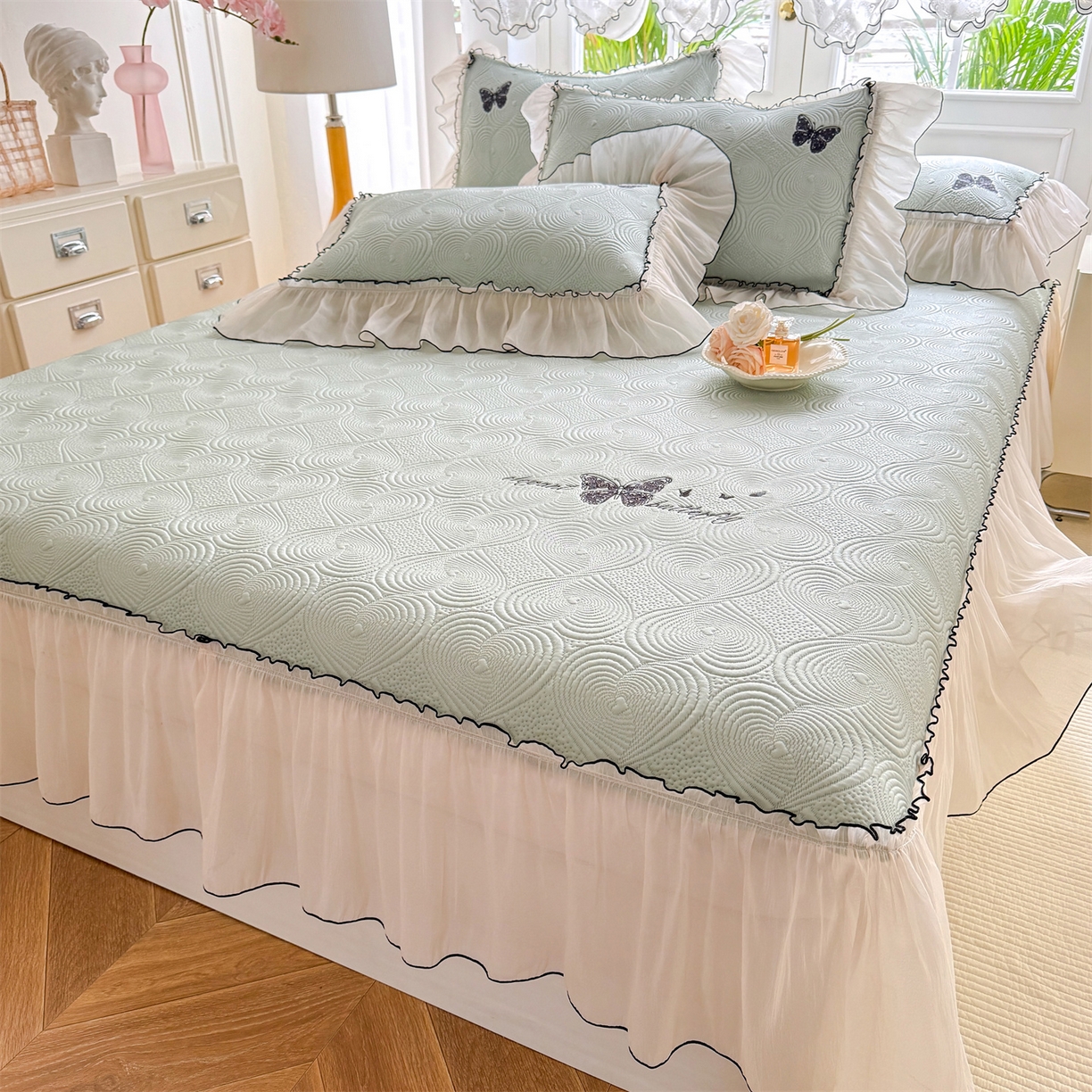 91家纺网 家纺一手货源 找家纺 绒棉世家 2026新款-高克重PE聚乙中分子提花刺绣法式花边复合凉感软席 蝶恋-湖水绿