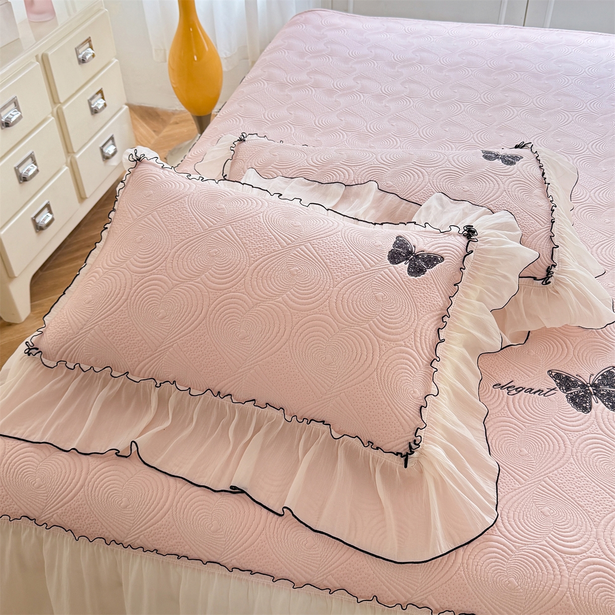 91家纺网 家纺一手货源 找家纺 绒棉世家 2026新款-高克重PE聚乙中分子提花刺绣法式花边复合凉感软席 蝶恋-蜜桃粉