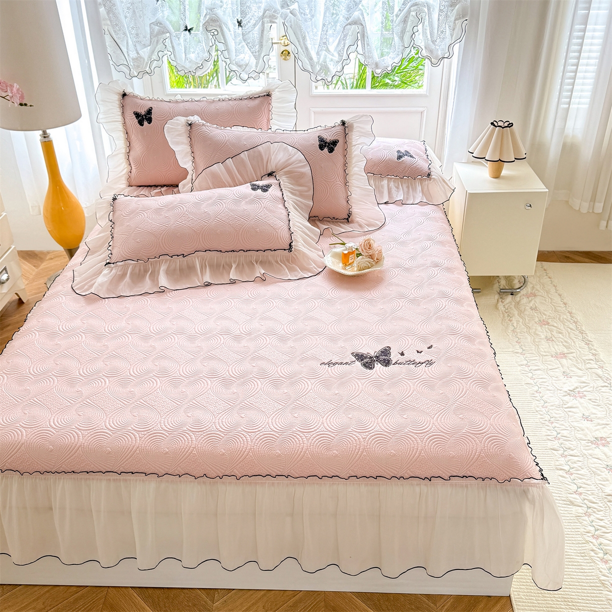 91家纺网 家纺一手货源 找家纺 绒棉世家 2026新款-高克重PE聚乙中分子提花刺绣法式花边复合凉感软席 蝶恋-蜜桃粉