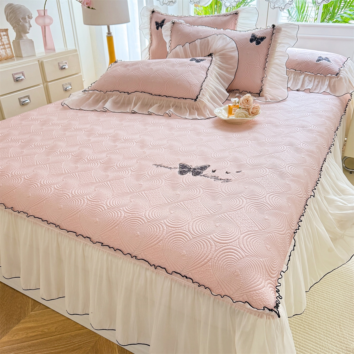 91家纺网 家纺一手货源 找家纺 绒棉世家 2026新款-高克重PE聚乙中分子提花刺绣法式花边复合凉感软席 蝶恋-蜜桃粉