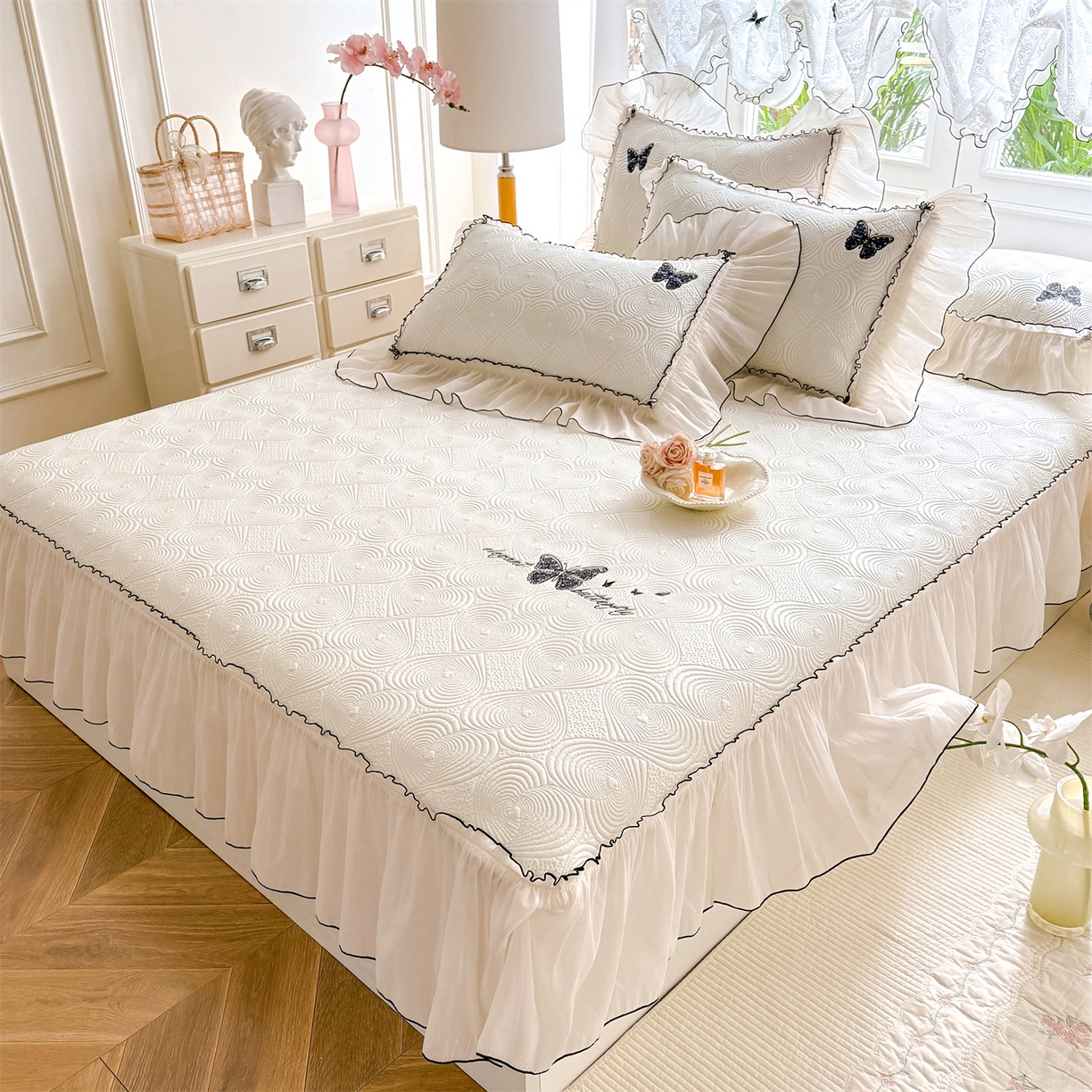 91家纺网 家纺一手货源 找家纺 绒棉世家 2026新款-高克重PE聚乙中分子提花刺绣法式花边复合凉感软席 蝶恋-奶油白