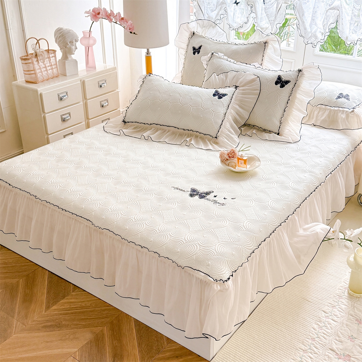 91家纺网 家纺一手货源 找家纺 绒棉世家 2026新款-高克重PE聚乙中分子提花刺绣法式花边复合凉感软席 蝶恋-奶油白