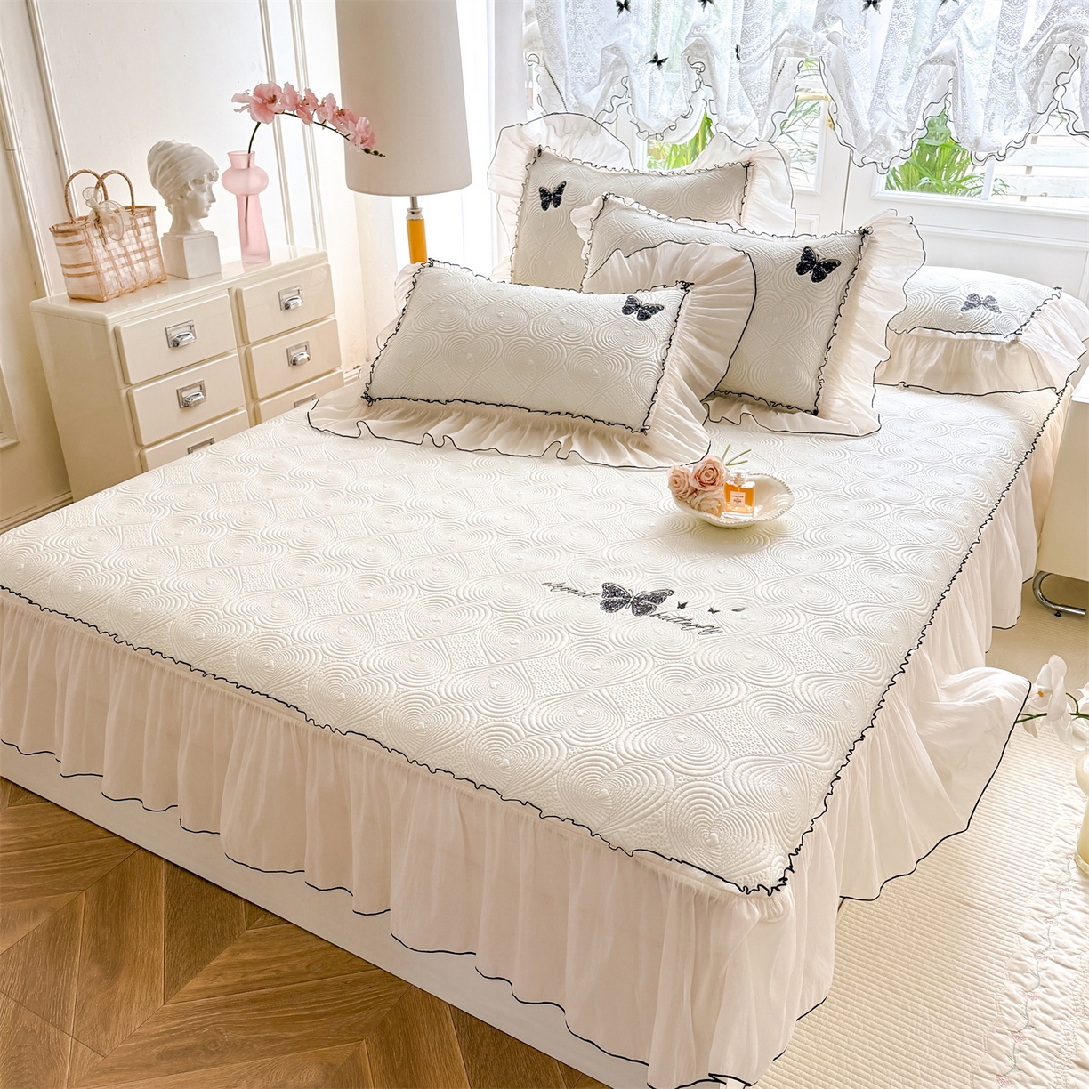 91家纺网 家纺一手货源 找家纺 绒棉世家 2026新款-高克重PE聚乙中分子提花刺绣法式花边复合凉感软席 蝶恋-奶油白