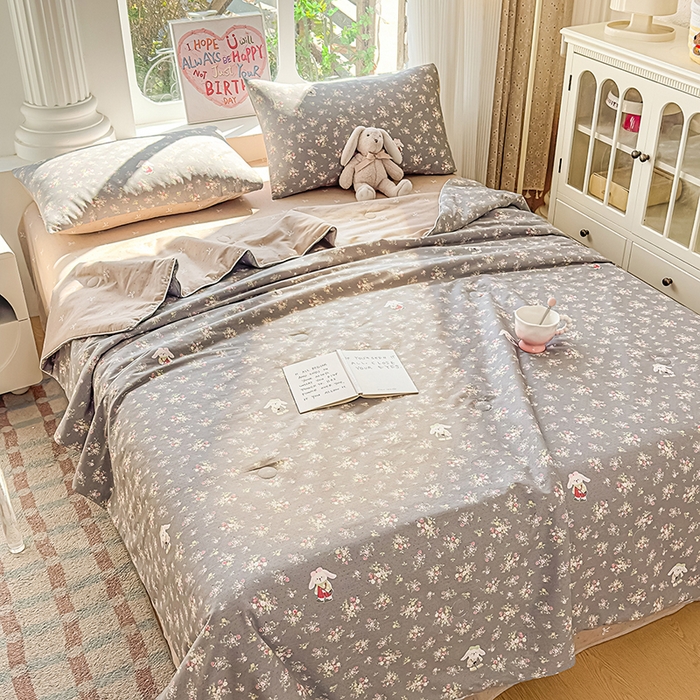 91家纺网 家纺一手货源 找家纺 金喜 2026新款100%里外全棉夏被夏被四件套 花间采趣-咖