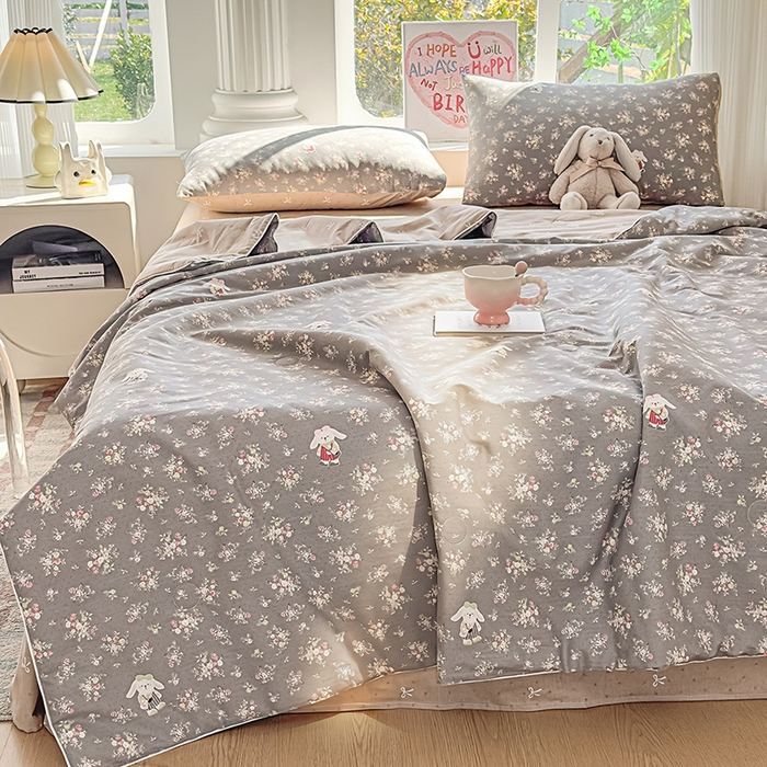 91家纺网 家纺一手货源 找家纺 金喜 2026新款100%里外全棉夏被夏被四件套 花间采趣-咖