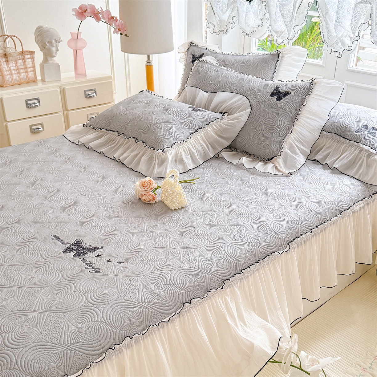 91家纺网 家纺一手货源 找家纺 绒棉世家 2026新款-高克重PE聚乙中分子提花刺绣法式花边复合凉感软席 蝶恋-绅士灰