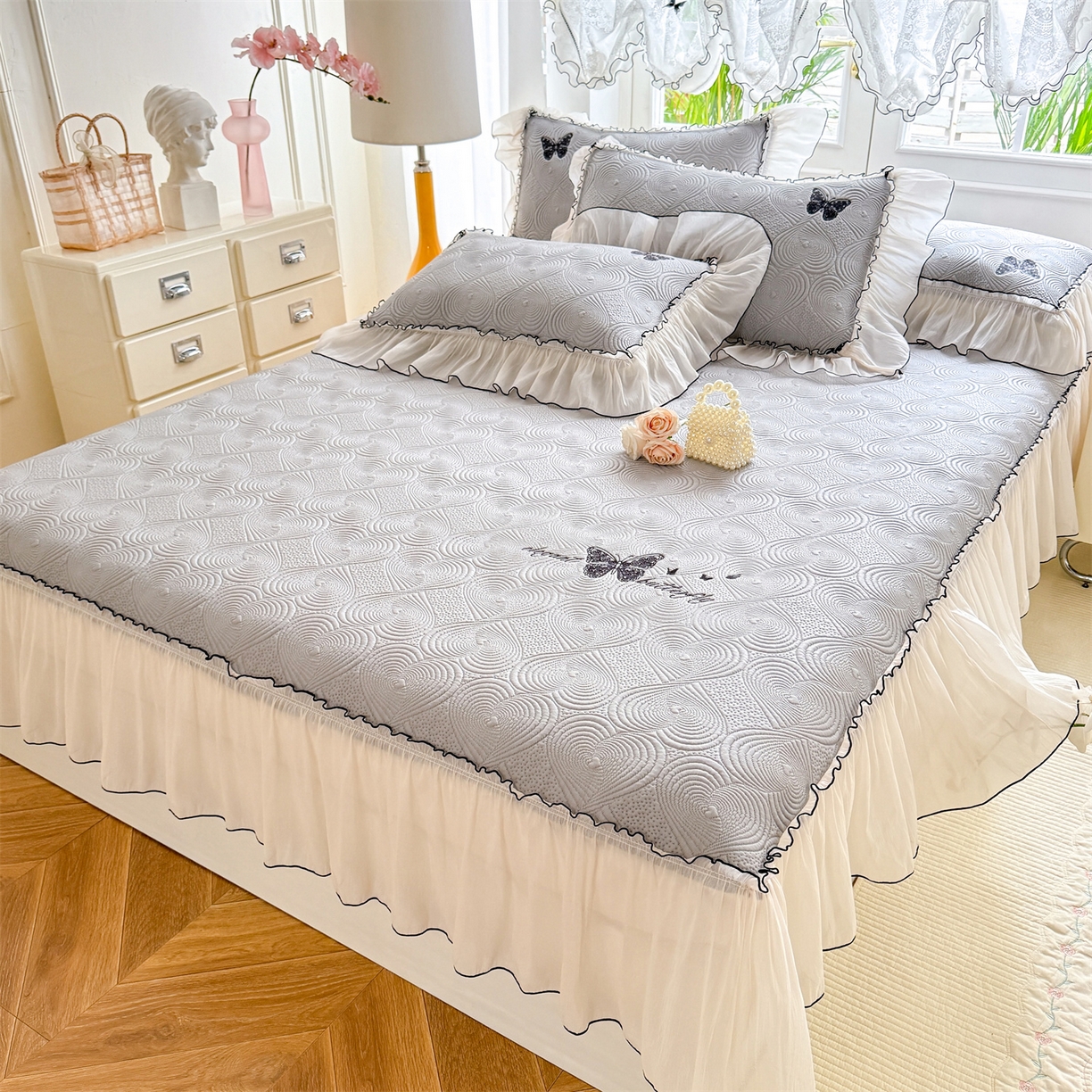 91家纺网 家纺一手货源 找家纺 绒棉世家 2026新款-高克重PE聚乙中分子提花刺绣法式花边复合凉感软席 蝶恋-绅士灰