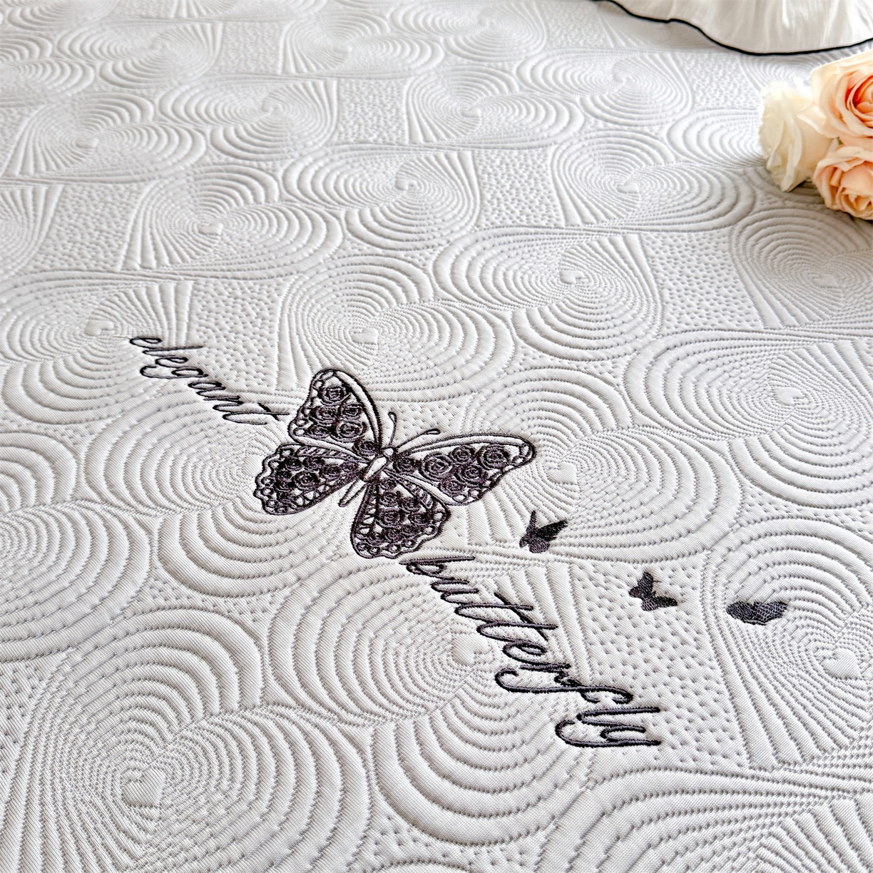 91家纺网 家纺一手货源 找家纺 绒棉世家 2026新款-高克重PE聚乙中分子提花刺绣法式花边复合凉感软席 蝶恋-绅士灰