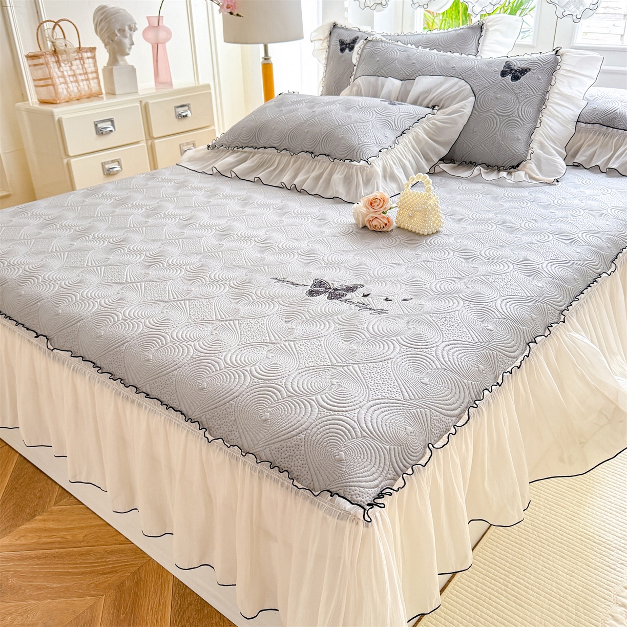 91家纺网 家纺一手货源 找家纺 绒棉世家 2026新款-高克重PE聚乙中分子提花刺绣法式花边复合凉感软席 蝶恋-绅士灰