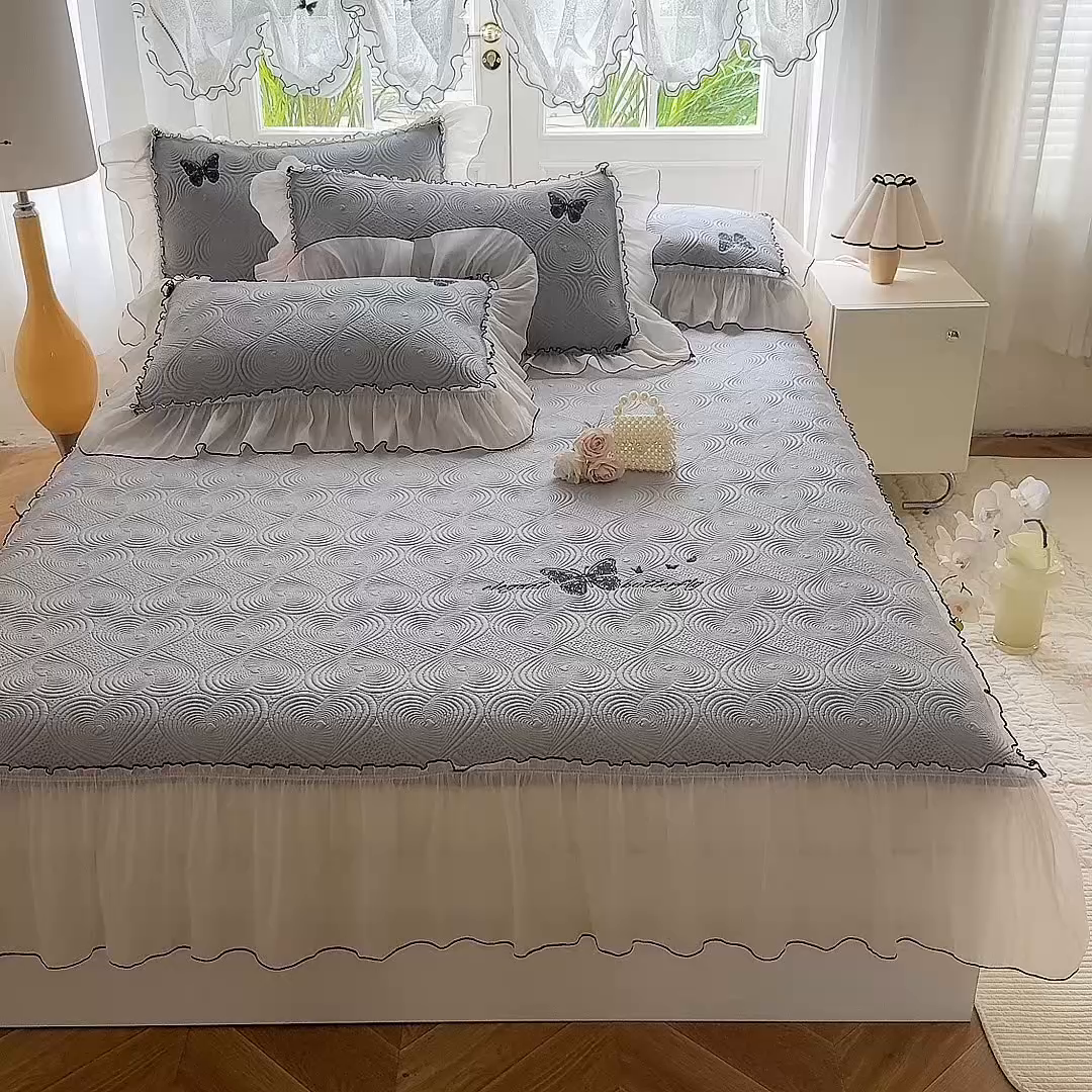 91家纺网 家纺一手货源 找家纺 绒棉世家 2026新款-高克重PE聚乙中分子提花刺绣法式花边复合凉感软席 蝶恋-绅士灰