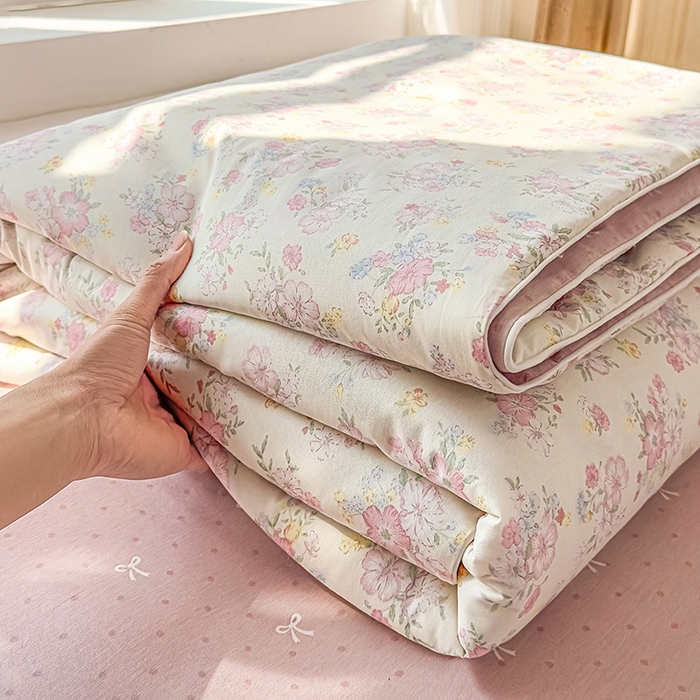 91家纺网 家纺一手货源 找家纺 金喜 2026新款100%里外全棉夏被夏被四件套 洛琳-粉