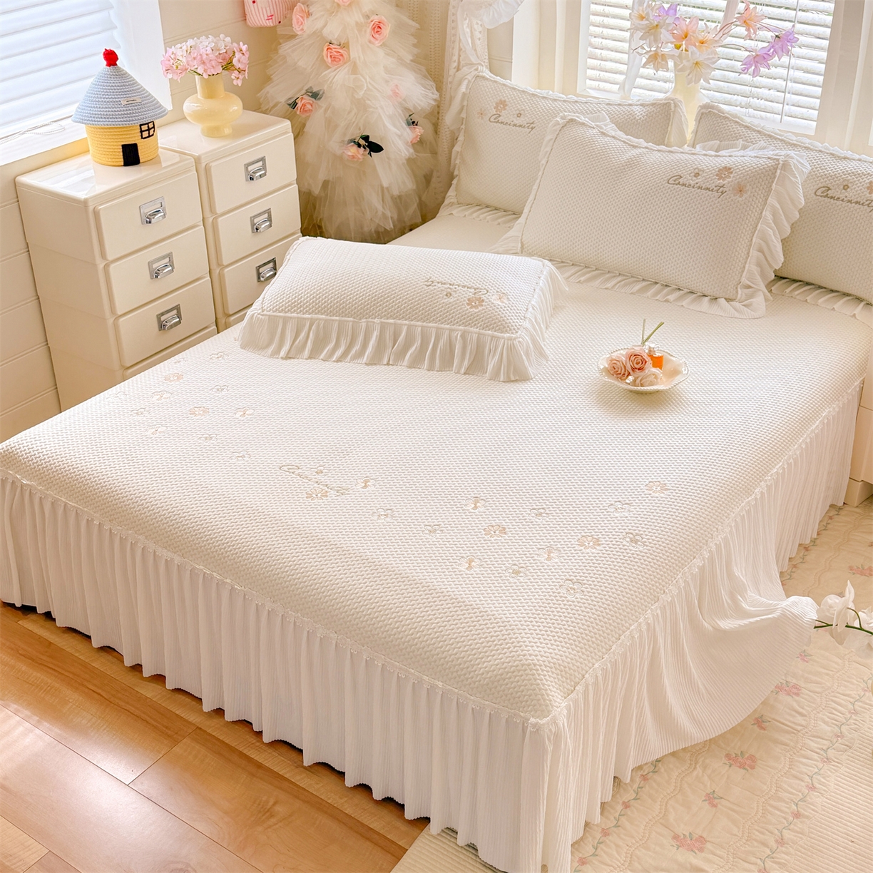 91家纺网 家纺一手货源 找家纺 （总）绒棉世家 2026新款-高克重PE聚乙中分子提花银丝缎刺绣法式花边复合凉感软席