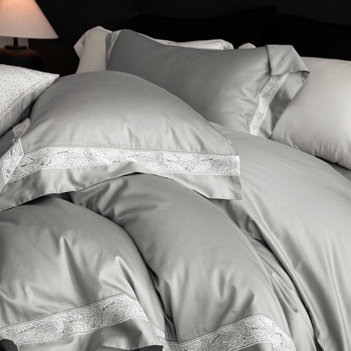91家纺网 家纺一手货源 找家纺 蕾诺家纺 2026秋冬新品100支高定100S全棉四件套 棉森蔓-高级灰