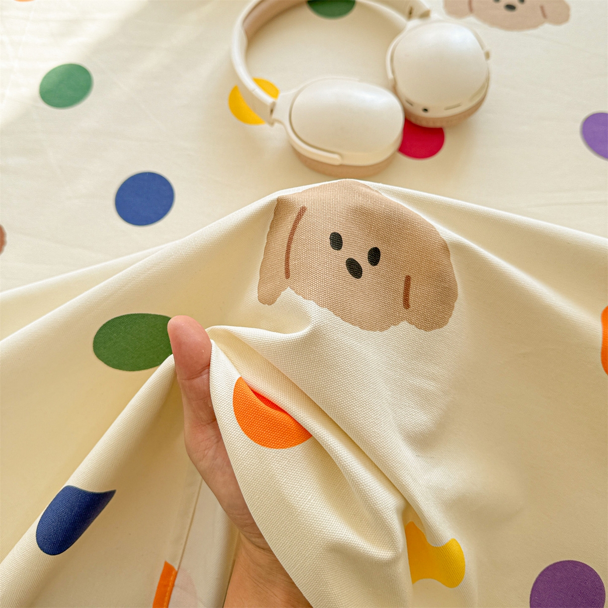 91家纺网 家纺一手货源 找家纺 名兮家居 2026新款全棉A类卡通简约时尚老粗布床单 彩色点点熊