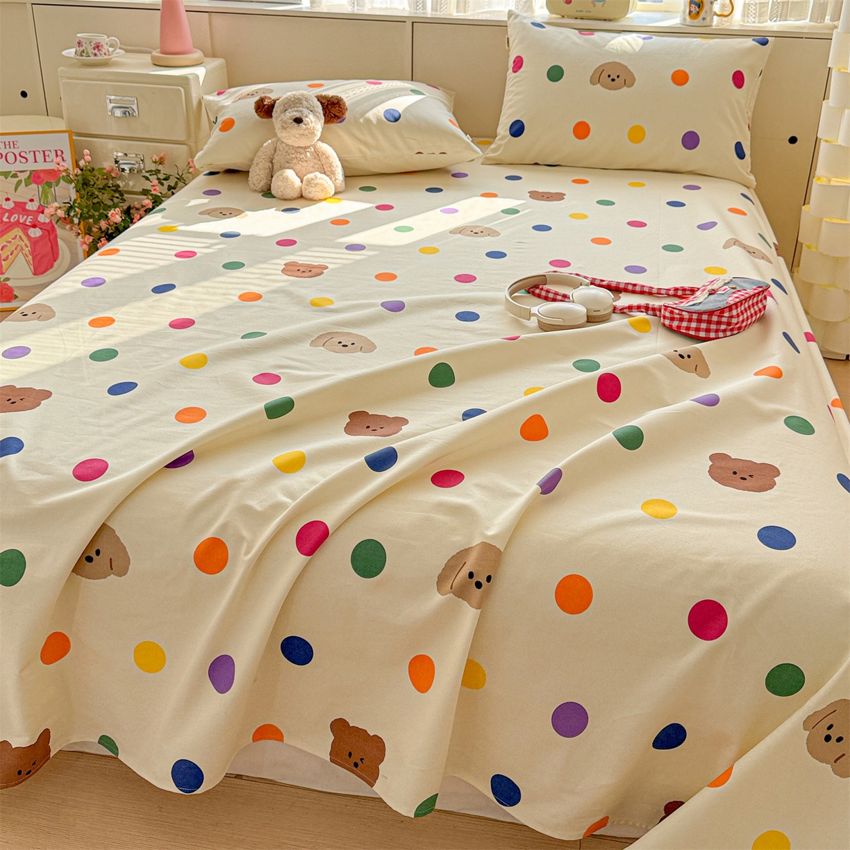 91家纺网 家纺一手货源 找家纺 名兮家居 2026新款全棉A类卡通简约时尚老粗布床单 彩色点点熊