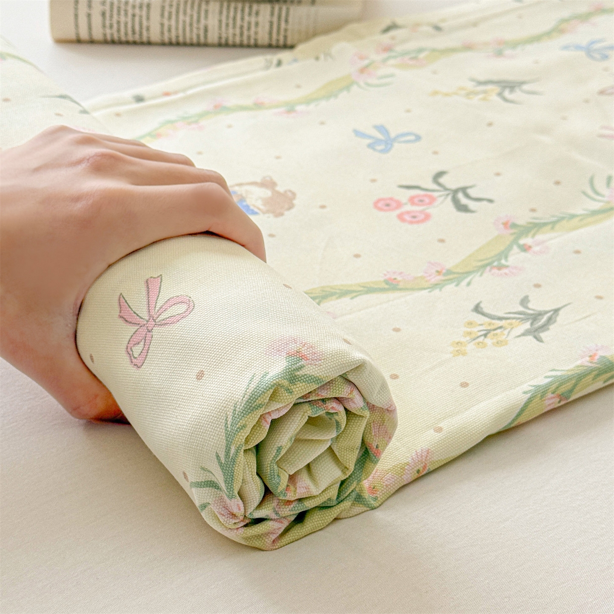 91家纺网 家纺一手货源 找家纺 名兮家居 2026新款全棉A类卡通简约时尚老粗布床单 藤蔓兔