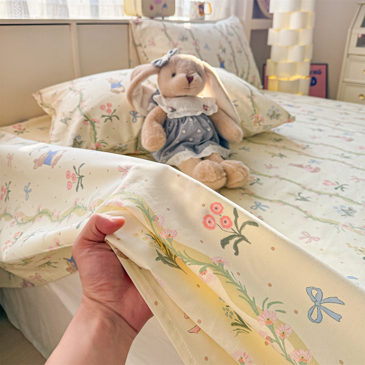 91家纺网 家纺一手货源 找家纺 名兮家居 2026新款全棉A类卡通简约时尚老粗布床单 藤蔓兔