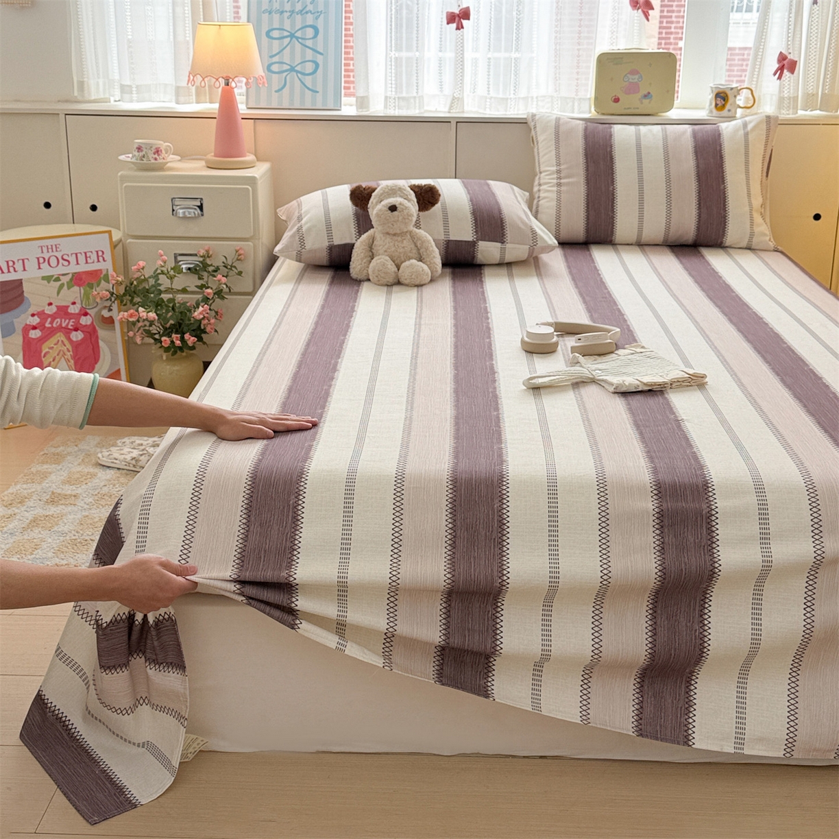 91家纺网 家纺一手货源 找家纺 名兮家居 2026新款全棉A类卡通简约时尚老粗布床单 竖条咖