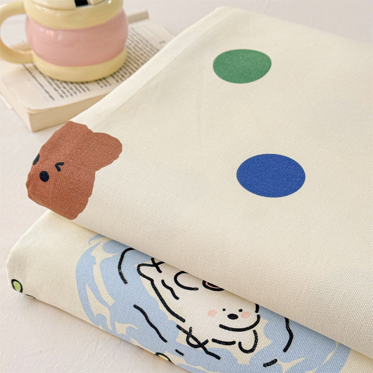 91家纺网 家纺一手货源 找家纺 名兮家居 2026新款全棉A类卡通简约时尚老粗布床单 彩色点点熊