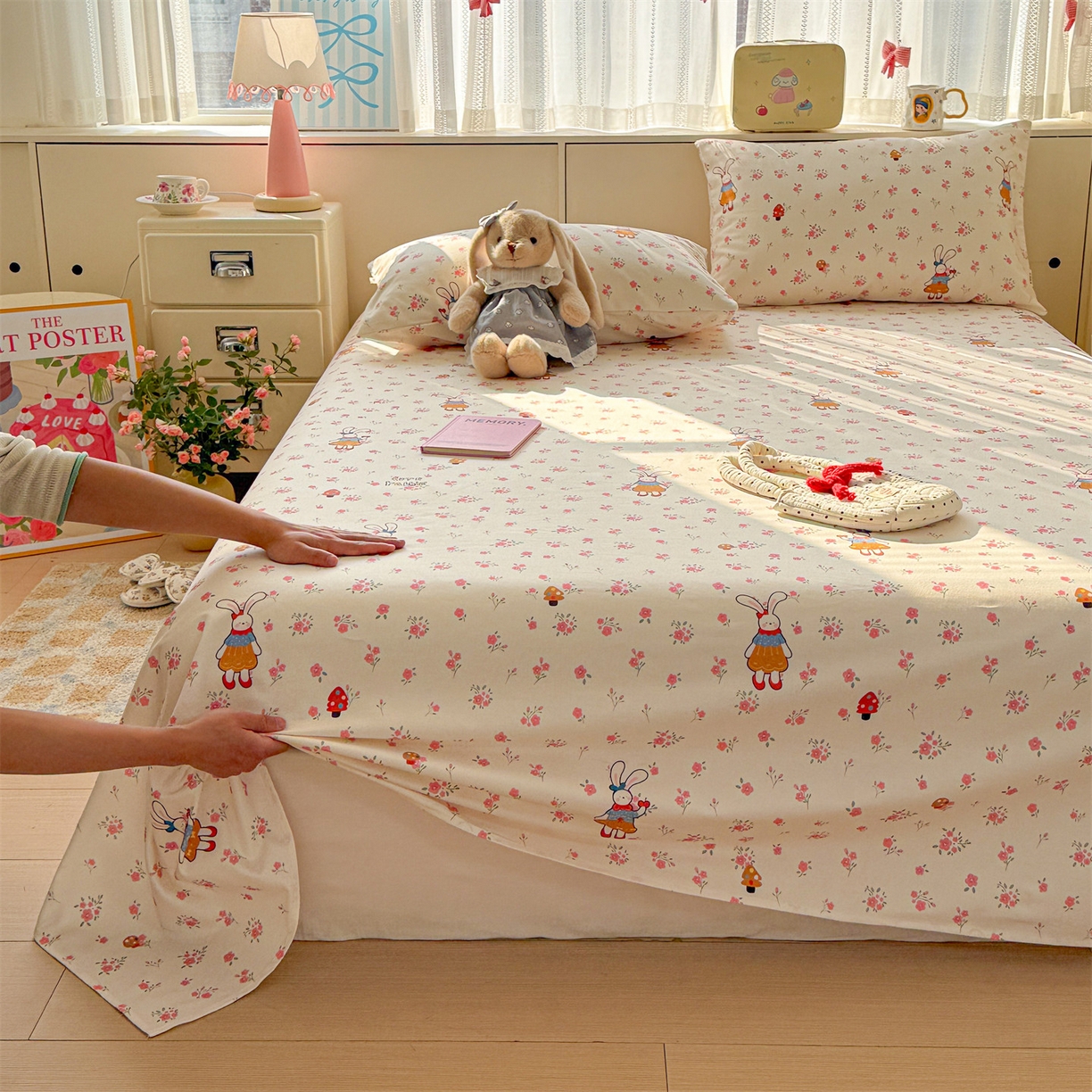 91家纺网 家纺一手货源 找家纺 名兮家居 2026新款全棉A类卡通简约时尚老粗布床单 花漾小兔