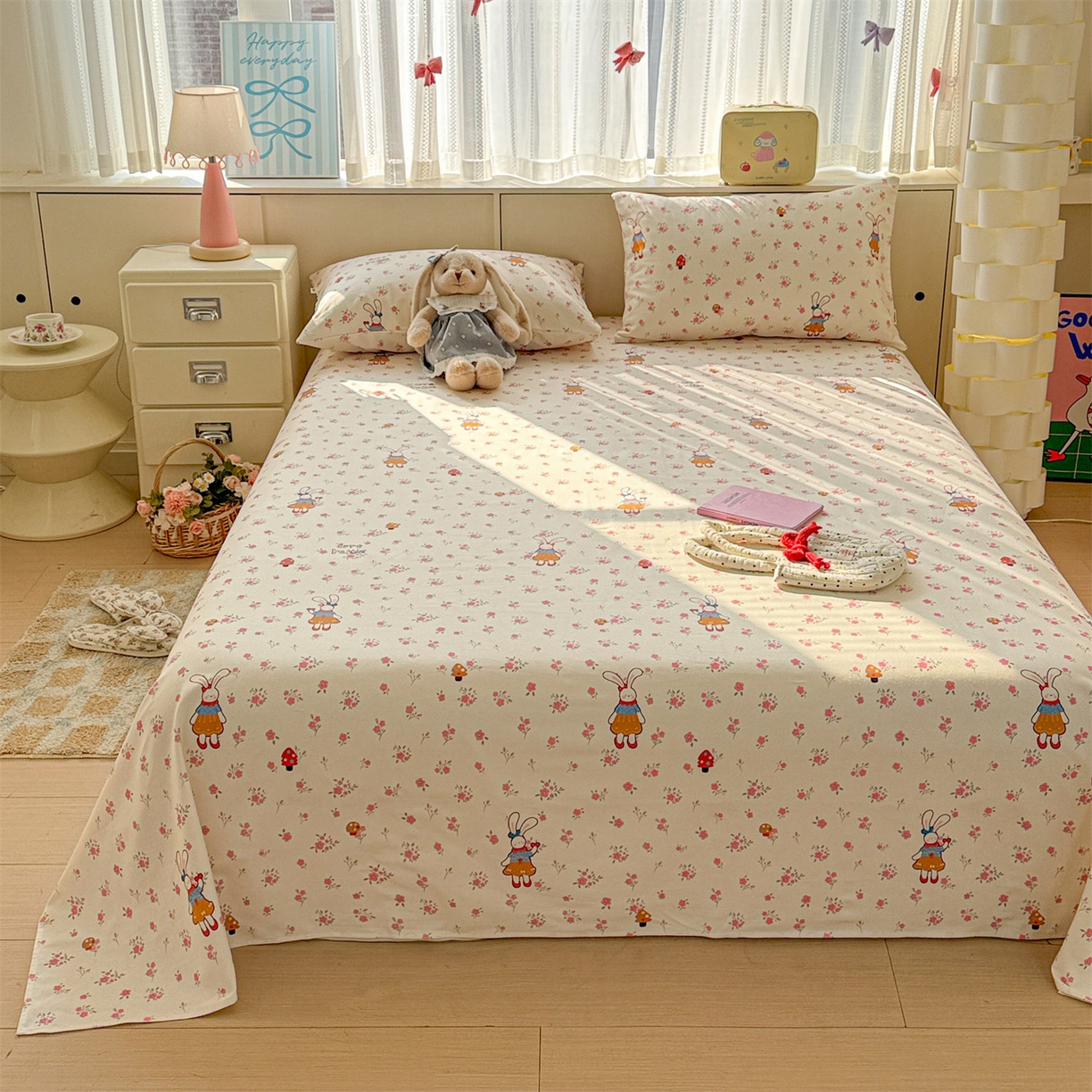 91家纺网 家纺一手货源 找家纺 名兮家居 2026新款全棉A类卡通简约时尚老粗布床单 花漾小兔