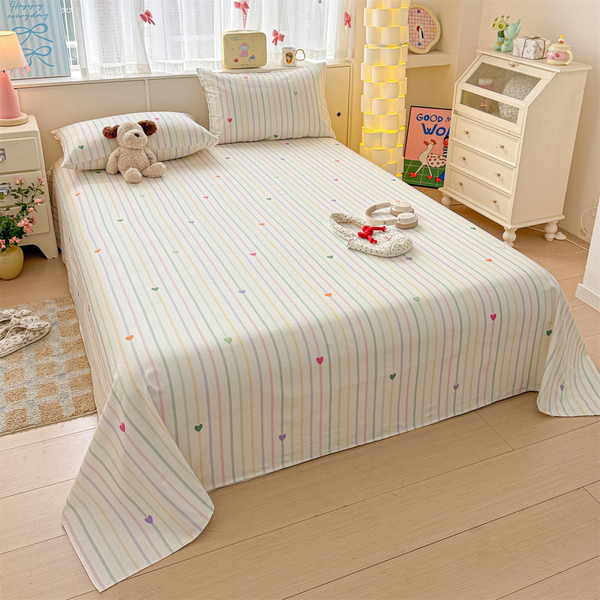 91家纺网 家纺一手货源 找家纺 名兮家居 2026新款全棉A类卡通简约时尚老粗布床单 竖条小爱心