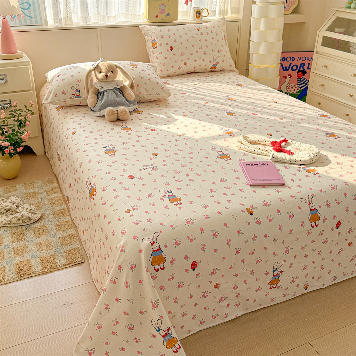 91家纺网 家纺一手货源 找家纺 名兮家居 2026新款全棉A类卡通简约时尚老粗布床单 花漾小兔